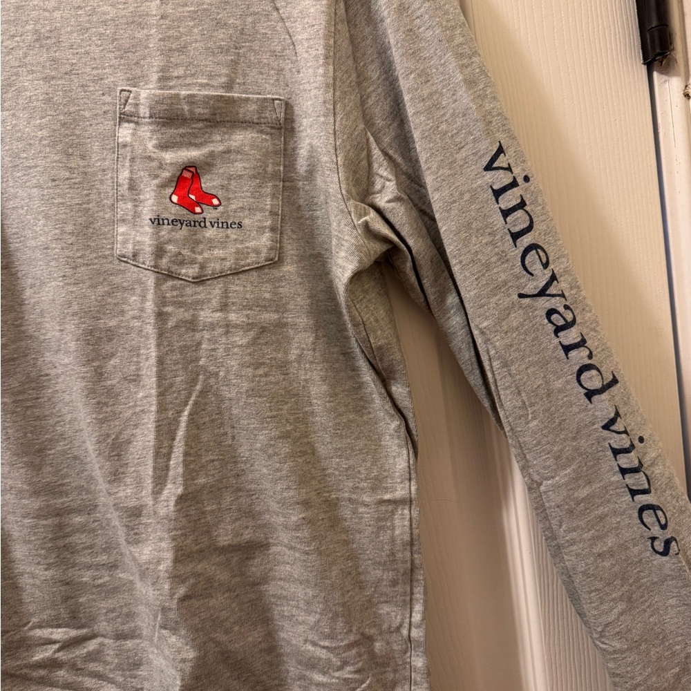 Vineyard Vines Gray Long-Sleeve Pocket Tee with Red Logo